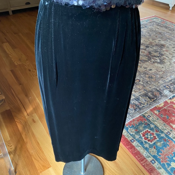 Black Velvet Skirt - Size 8 - Picture 3 of 4